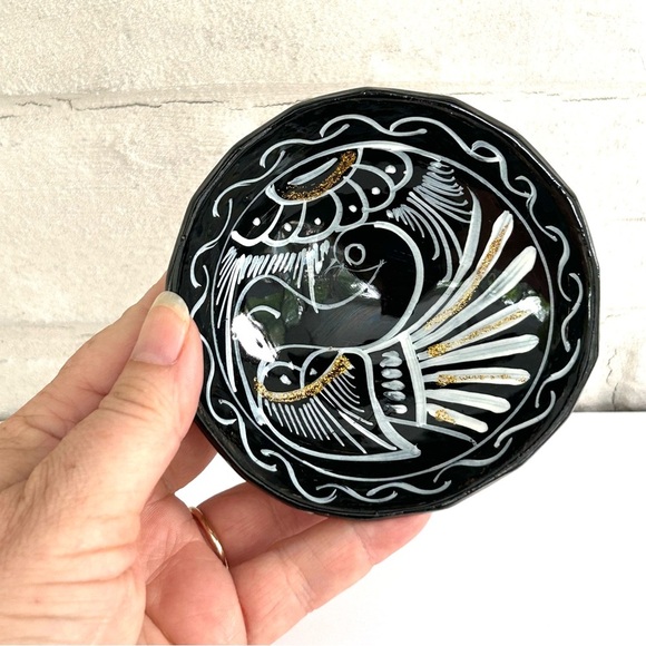 Small Mexican Pottery Three Footed Bowl - Picture 3 of 6